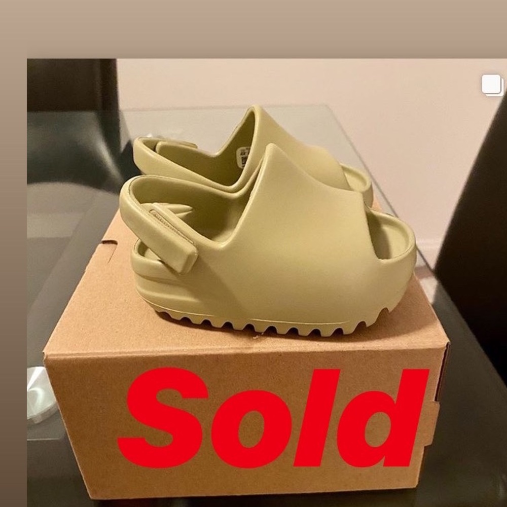 *SOLD* Yeezy Infant slide in “Resin”